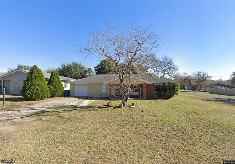 1700 N Fenner St, Beeville, TX 78102 - photo 1