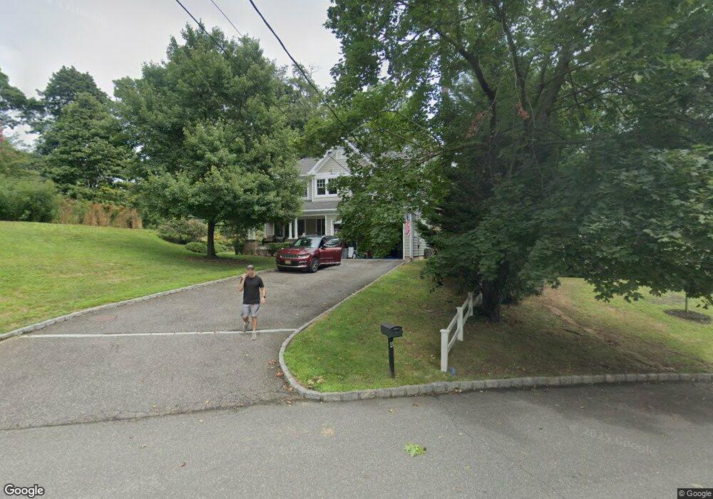 4 Dixon Ct, Sea Cliff, NY 11579 - photo 1