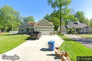 17 Shawondassee Dr, Eastlake, OH 44095