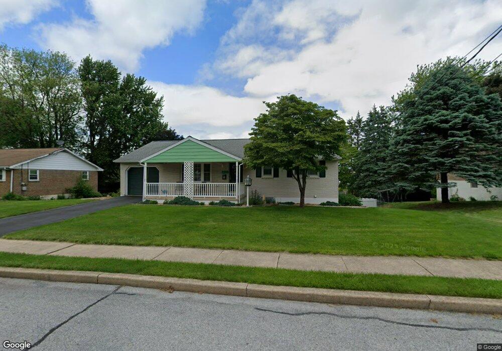 511 Lyman Ave, Womelsdorf, PA 19567 - photo 1