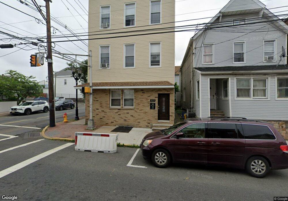 423 N 3rd St, East Newark, NJ 07029 - photo 1