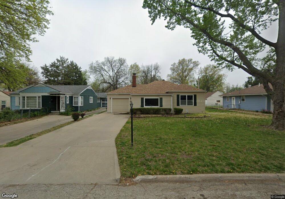 3325 SW 7th St, Topeka, KS 66606 - photo 1