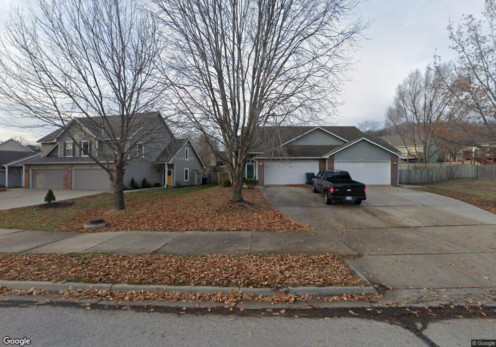 923 N Fieldstone Dr, Lawrence, KS 66049 - photo 1