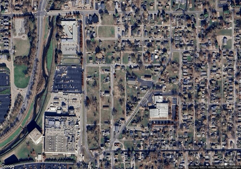 427 N Mapleton St, Columbus, IN 47201 - photo 1