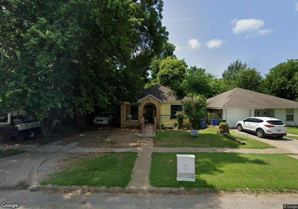 1120 W Chestnut St, Denison, TX 75020 - photo 1
