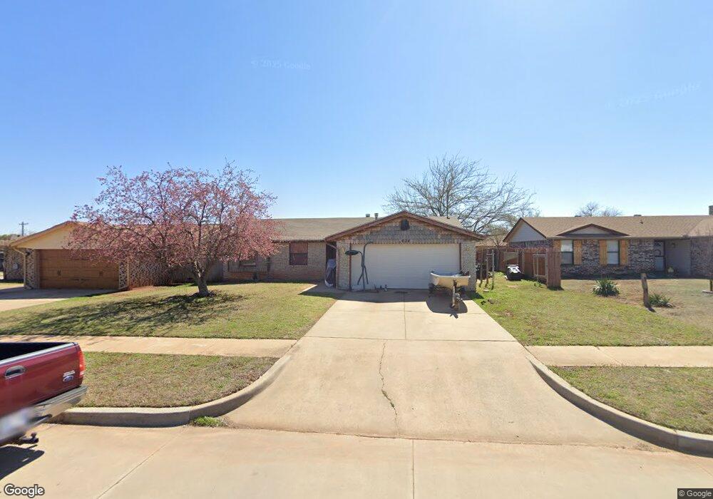 1024 NE 10th St, Moore, OK 73160 - photo 1