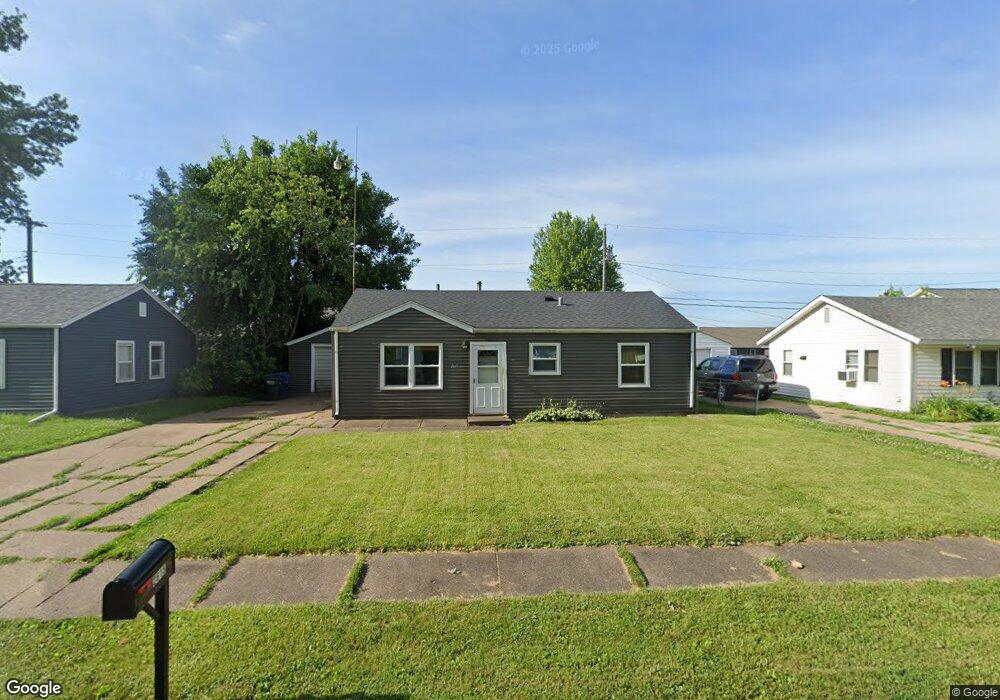 2615 W 67th St, Davenport, IA 52806 - photo 1