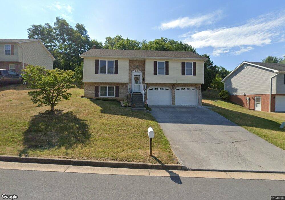 426 E Fairchild Dr, Strasburg, VA 22657 - photo 1