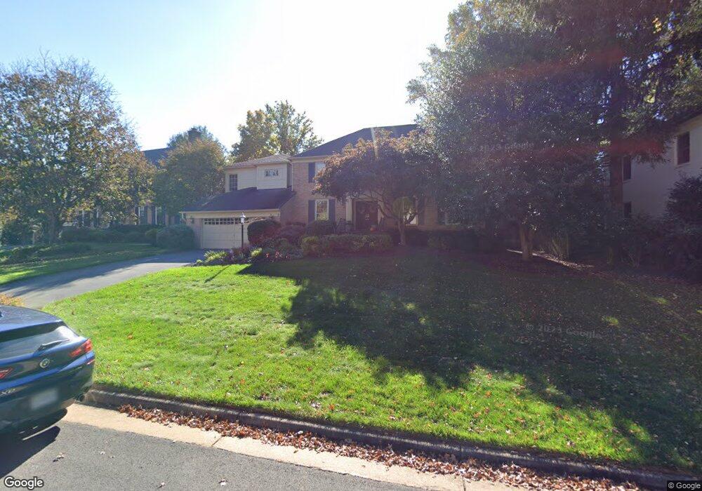 1209 S Huntress Ct, McLean, VA 22102 - photo 1