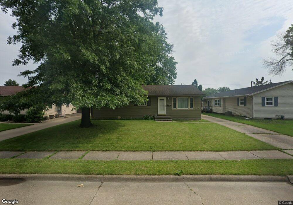 2121 W 34th St, Davenport, IA 52806 - photo 1