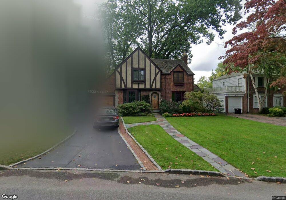 26 Welwyn Rd, Great Neck, NY 11021 - photo 1