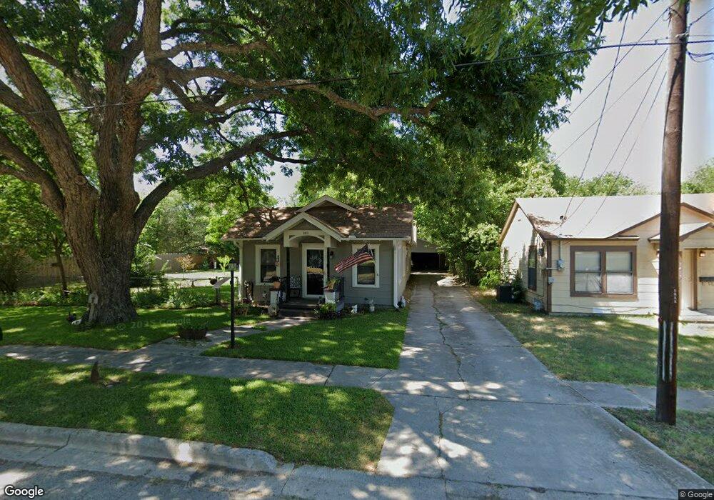 1411 E Garnett St, Gainesville, TX 76240 - photo 1