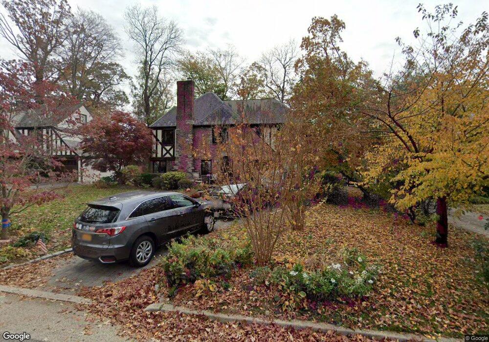 112 Andrew Rd, Manhasset, NY 11030 - photo 1