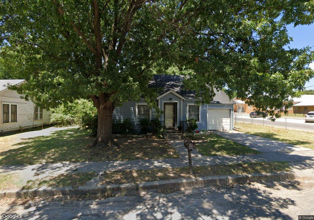 1019 N Commerce St, Gainesville, TX 76240 - photo 1