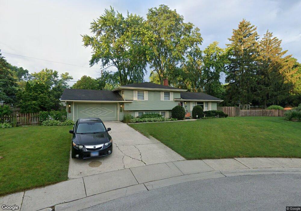 936 Lilac Ln, Naperville, IL 60540 - photo 1