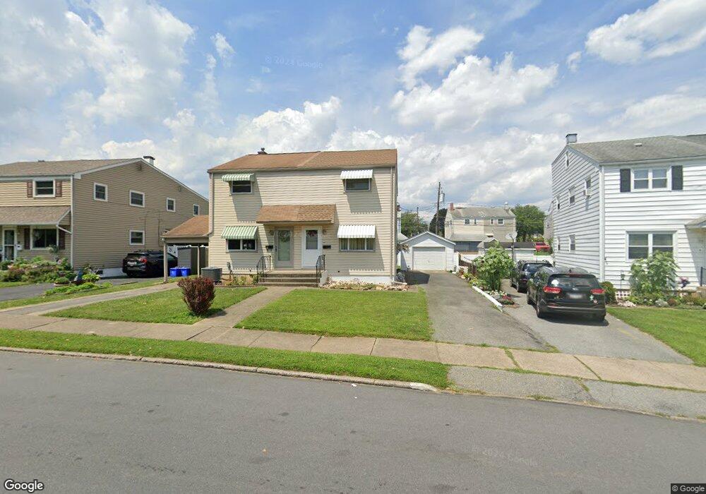 1350 Greenview Dr, Bethlehem, PA 18018 - photo 1