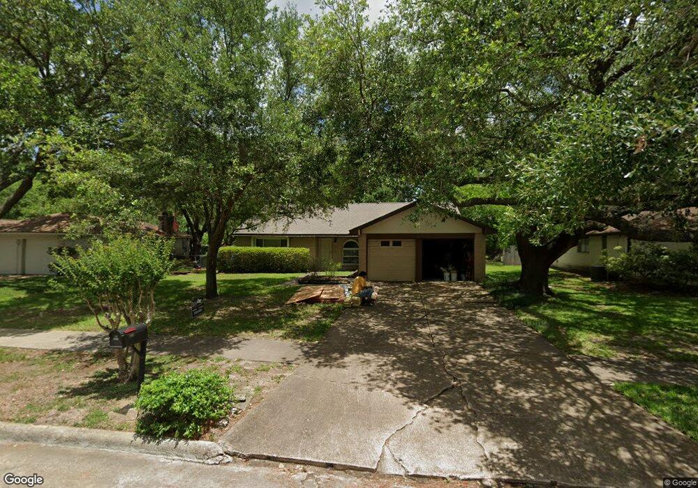 659 E Castle Harbour Dr, Friendswood, TX 77546 - photo 1
