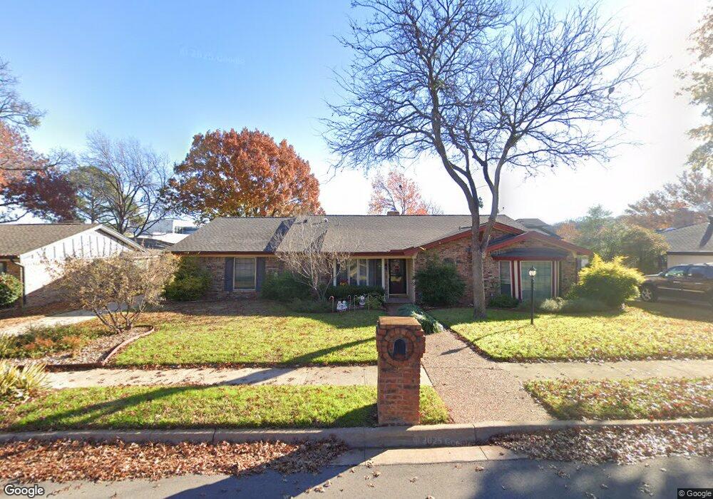 2400 Lakeview Dr, Bedford, TX 76021 - photo 1