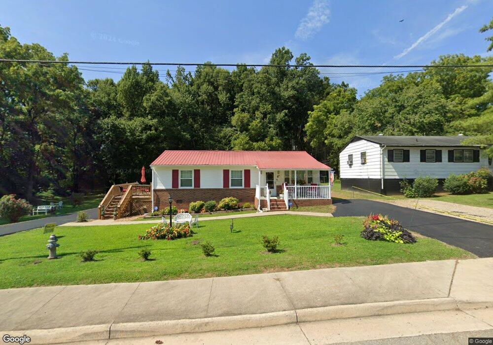 1121 Mecklenburg Ave, Victoria, VA 23974 - photo 1