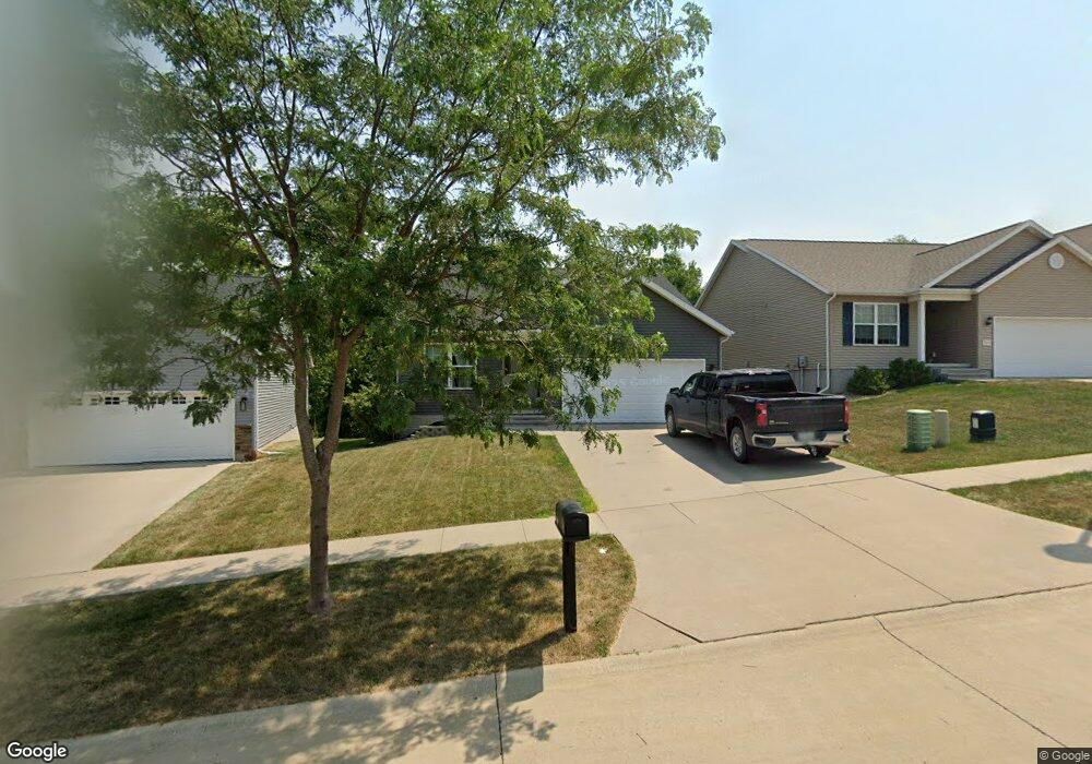 2053 Rosewood Dr NW, Cedar Rapids, IA 52405 - photo 1