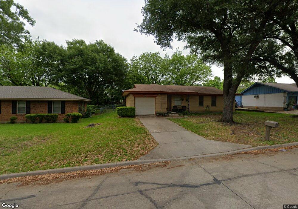 1404 Nichols St, Ennis, TX 75119 - photo 1