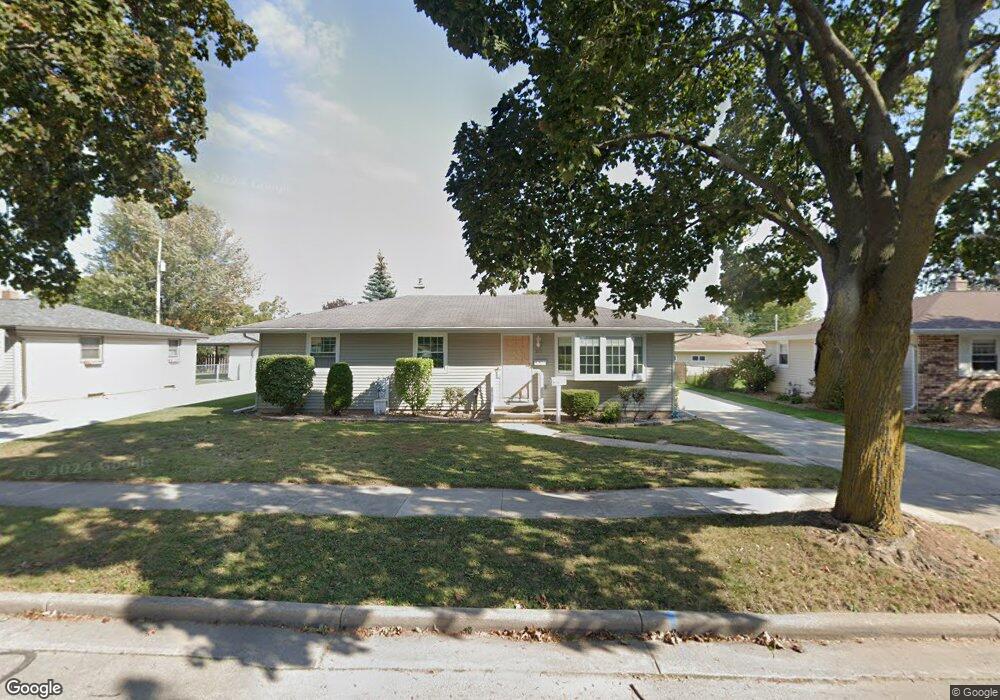 517 Richard St, Combined Locks, WI 54113 - photo 1