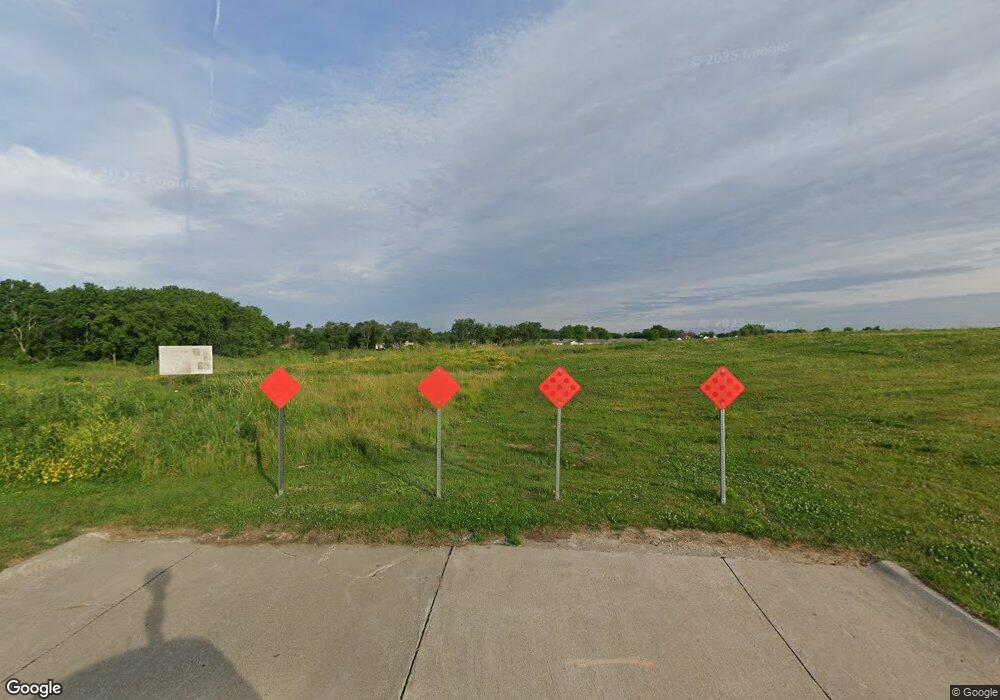 6118 W 61st St, Davenport, IA 52806 - photo 1