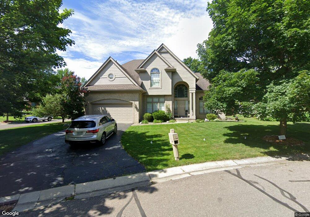 4717 Woodbine Cir, West Bloomfield, MI 48323 - photo 1