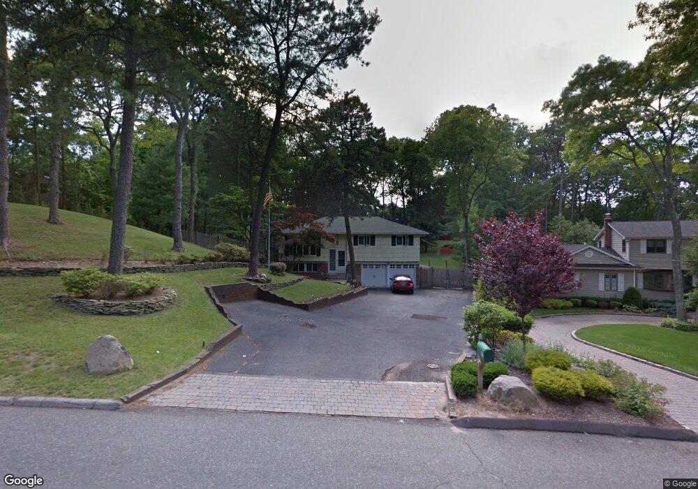 90 Wyandanch Blvd, ComMacK, NY 11725 - photo 1