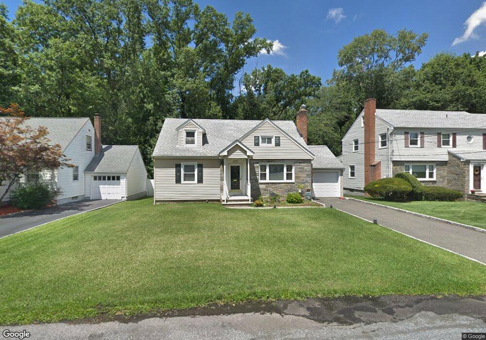 546 Schuyler Way, Union, NJ 07083 - photo 1