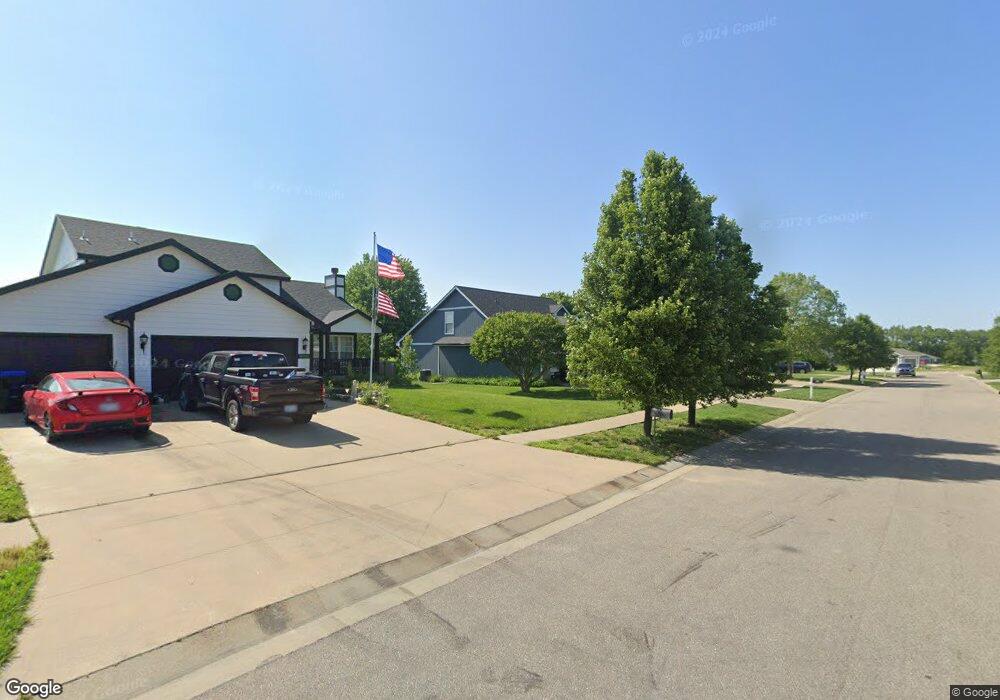 2517 SW Wexford Dr, Topeka, KS 66614 - photo 1