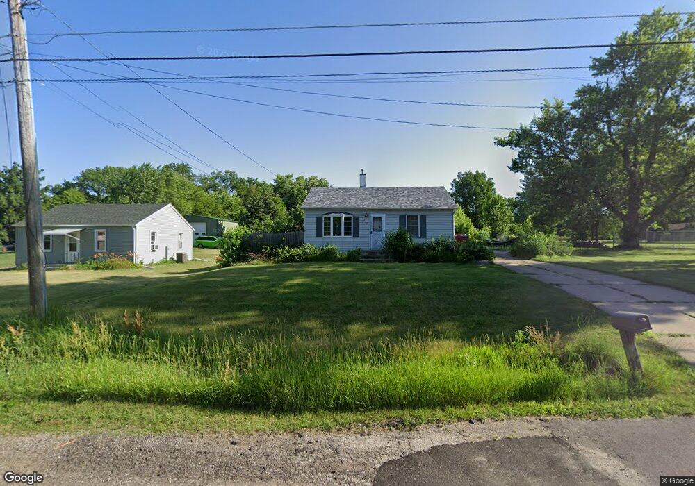 2336 W 47th St, Davenport, IA 52806 - photo 1