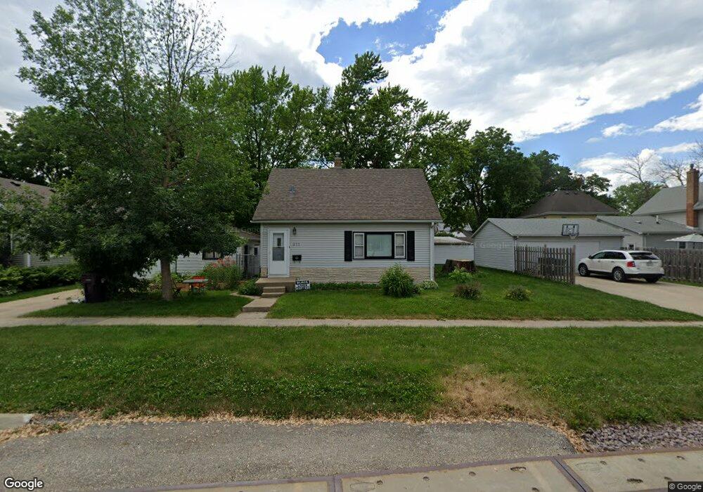 211 Iowa St, Cedar Falls, IA 50613 - photo 1