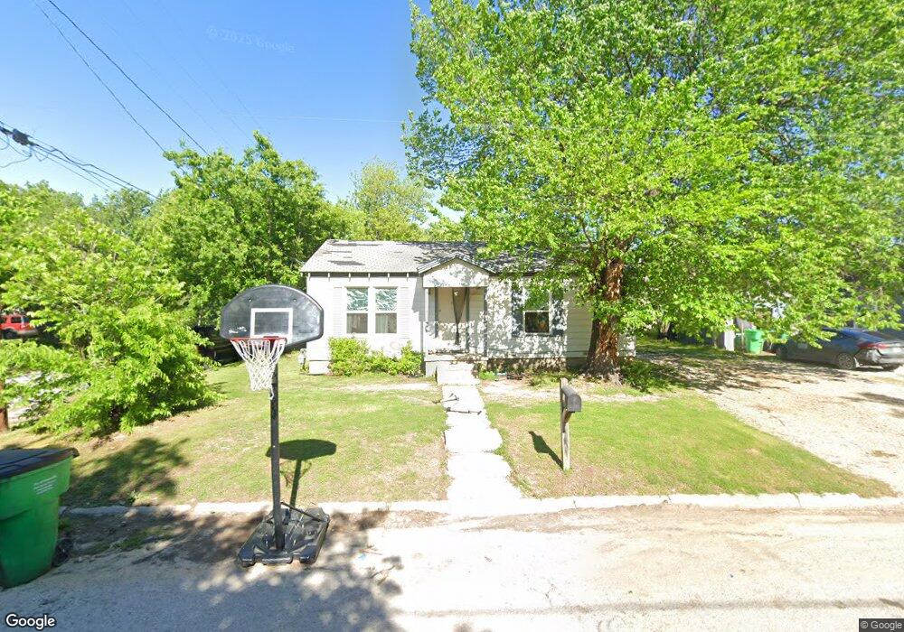 732 Lawrence St, Gainesville, TX 76240 - photo 1