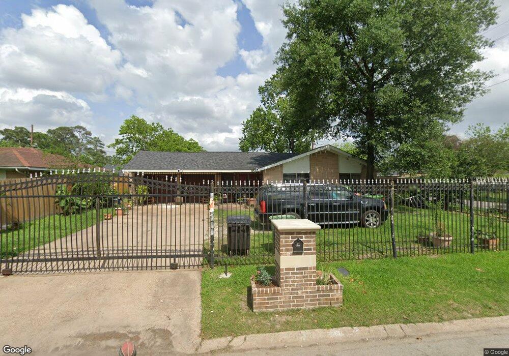 10302 Bretton Dr, Houston, TX 77016 - photo 1
