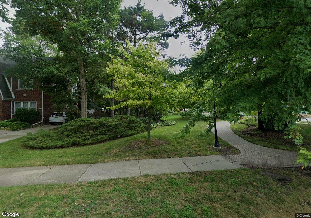 991 Lakepointe St, Grosse Pointe Park, MI 48230 - photo 1