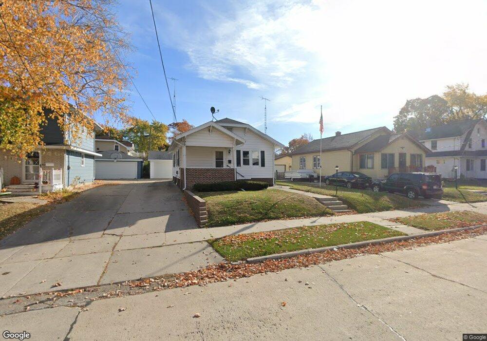 1011 N 16th St, Manitowoc, WI 54220 - photo 1