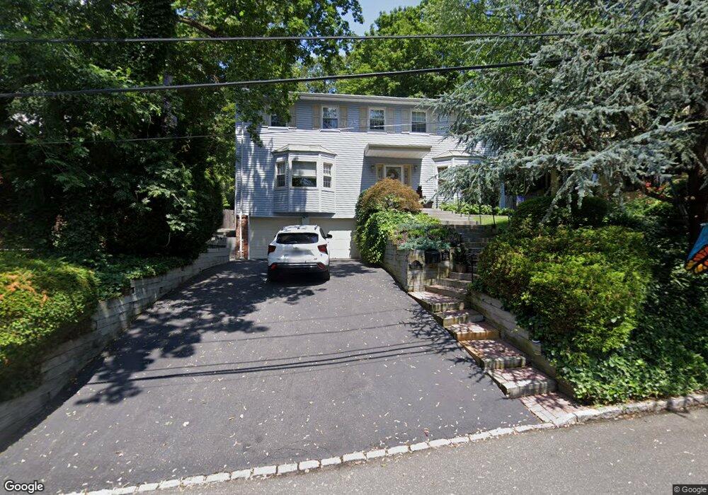 8 Oakland Dr, Port Washington, NY 11050 - photo 1