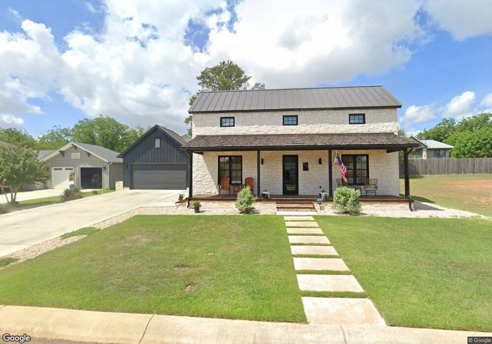 915 Hawthorn Ln unit 8, Fredericksburg, TX 78624 - photo 1