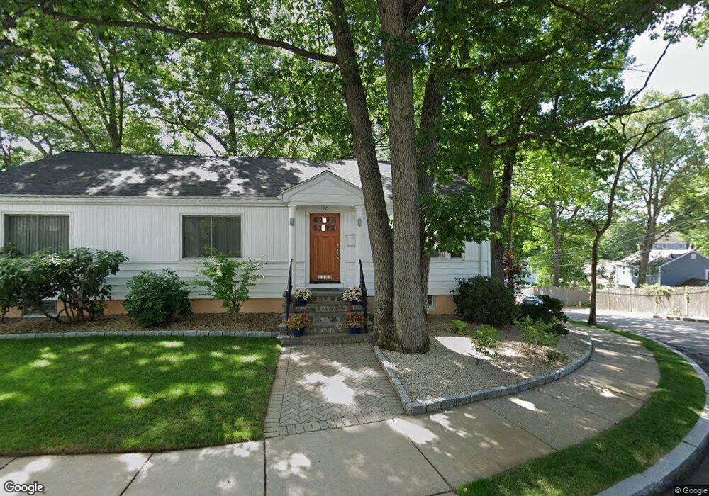 70 Cricket Ln, West Roxbury, MA 02132 - photo 1