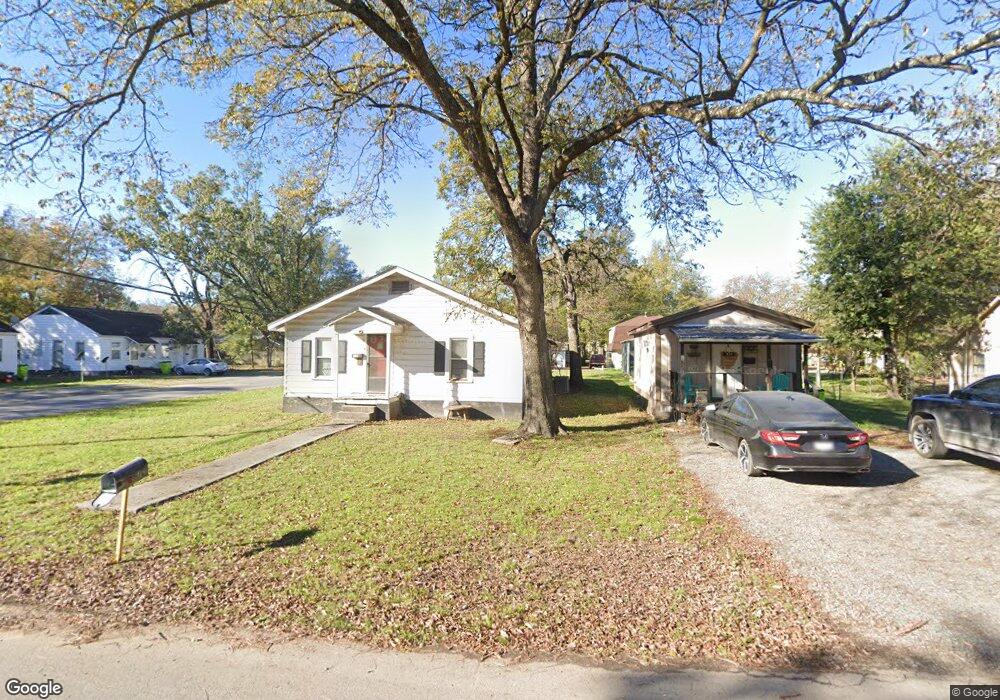 612 S Wood St, Stuttgart, AR 72160 - photo 1