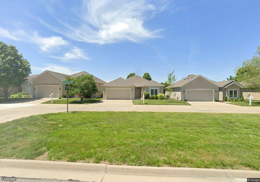 4507 SW Crenshaw Dr, Topeka, KS 66610 - photo 1