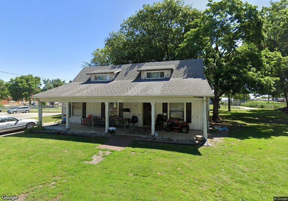 105 E 29th Ct, Des Moines, IA 50317 - photo 1