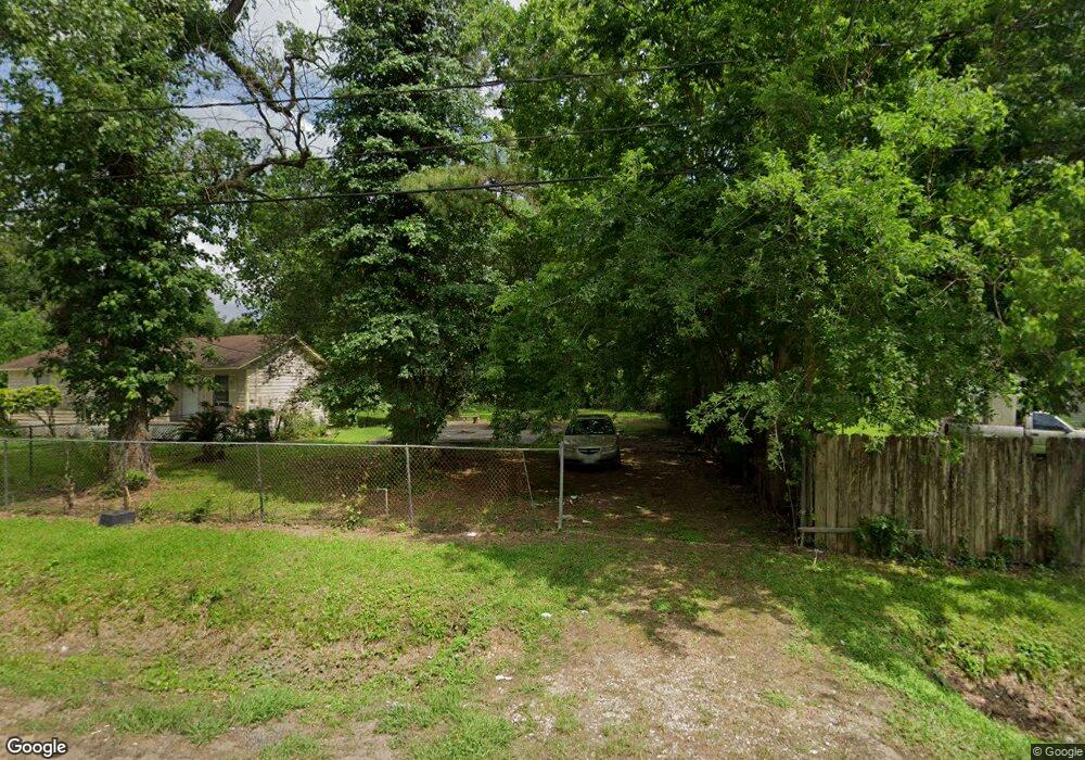 9206 Sherbourne St, Houston, TX 77016 - photo 1