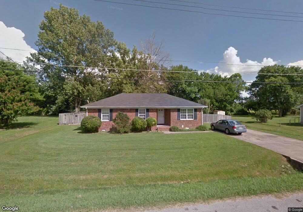 304 Pineridge Dr, Hopkinsville, KY 42240 - photo 1