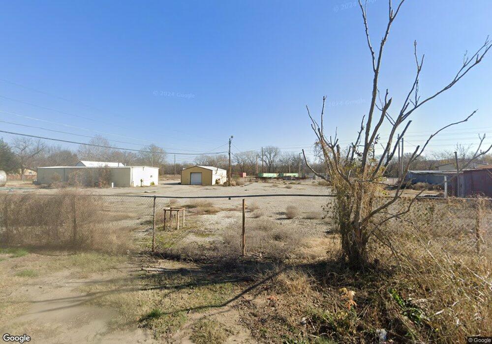 506 NE 1st St, Henryetta, OK 74437 - photo 1