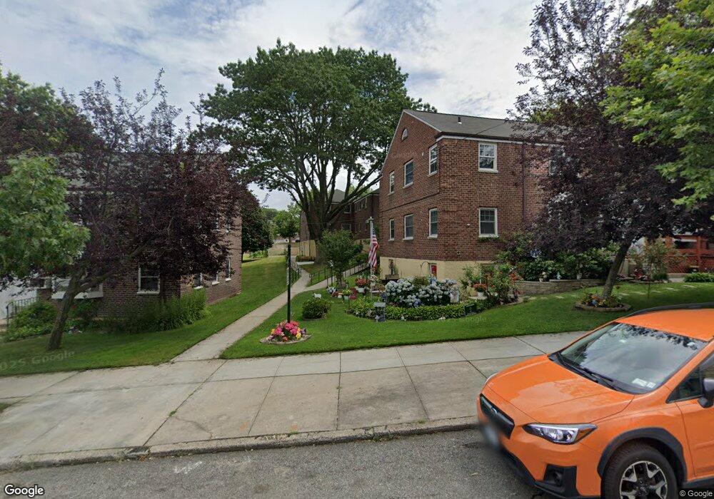 5717 Marathon Pkwy, Little Neck, NY 11362 - photo 1