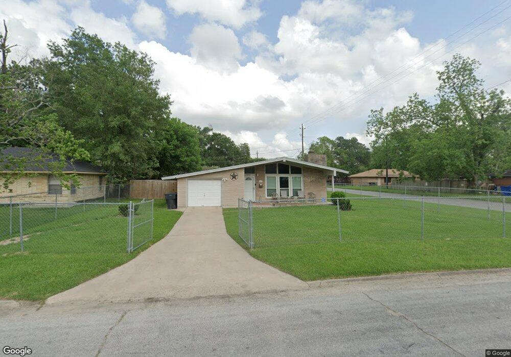 10302 Hollyglen Dr, Houston, TX 77016 - photo 1