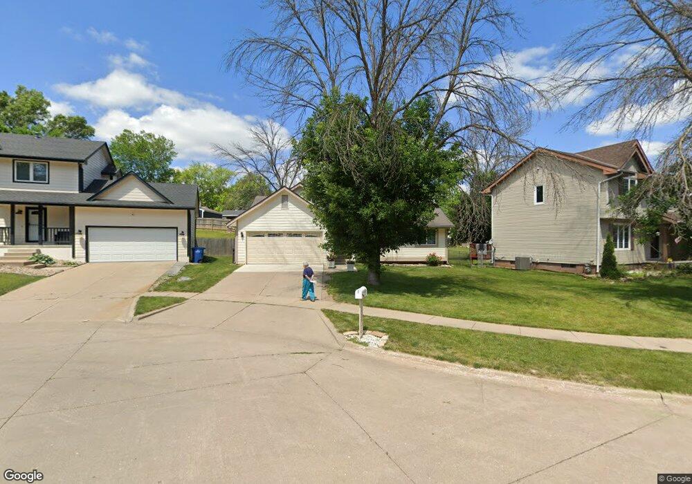 2321 E Caulder Ct, Des Moines, IA 50320 - photo 1