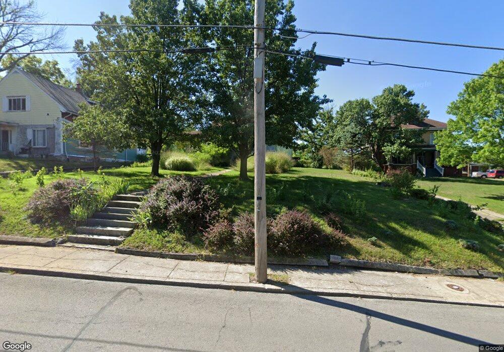 636 Fisk Ave, Moberly, MO 65270 - photo 1